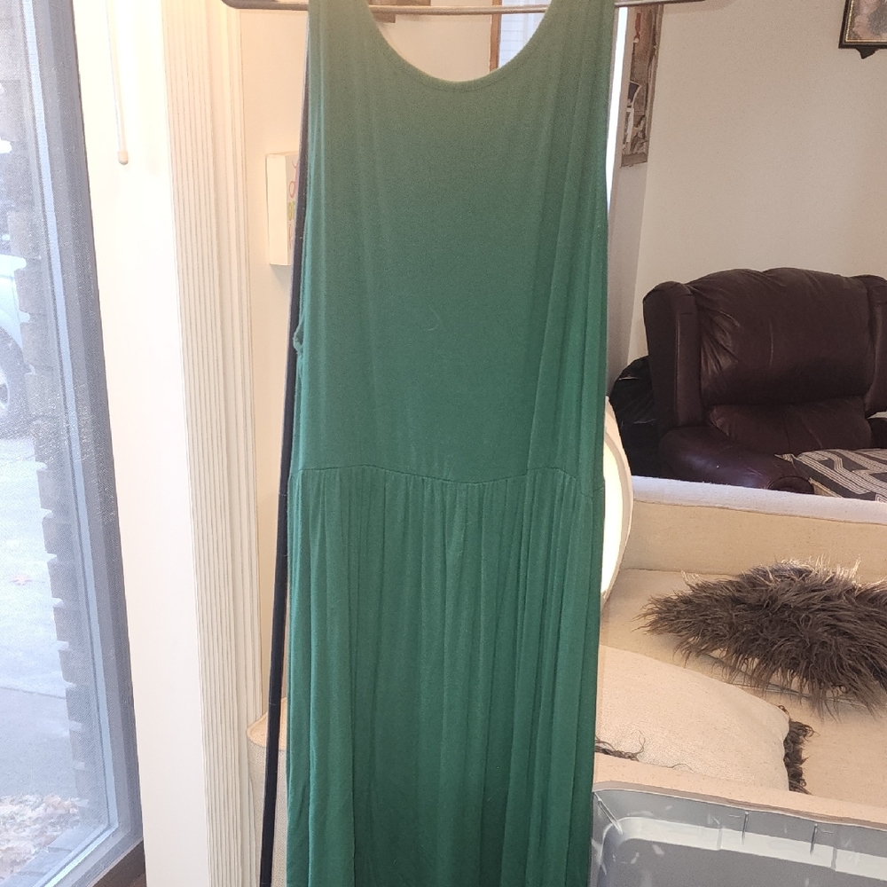 Elegant Green Sleeveless Maxi Dress